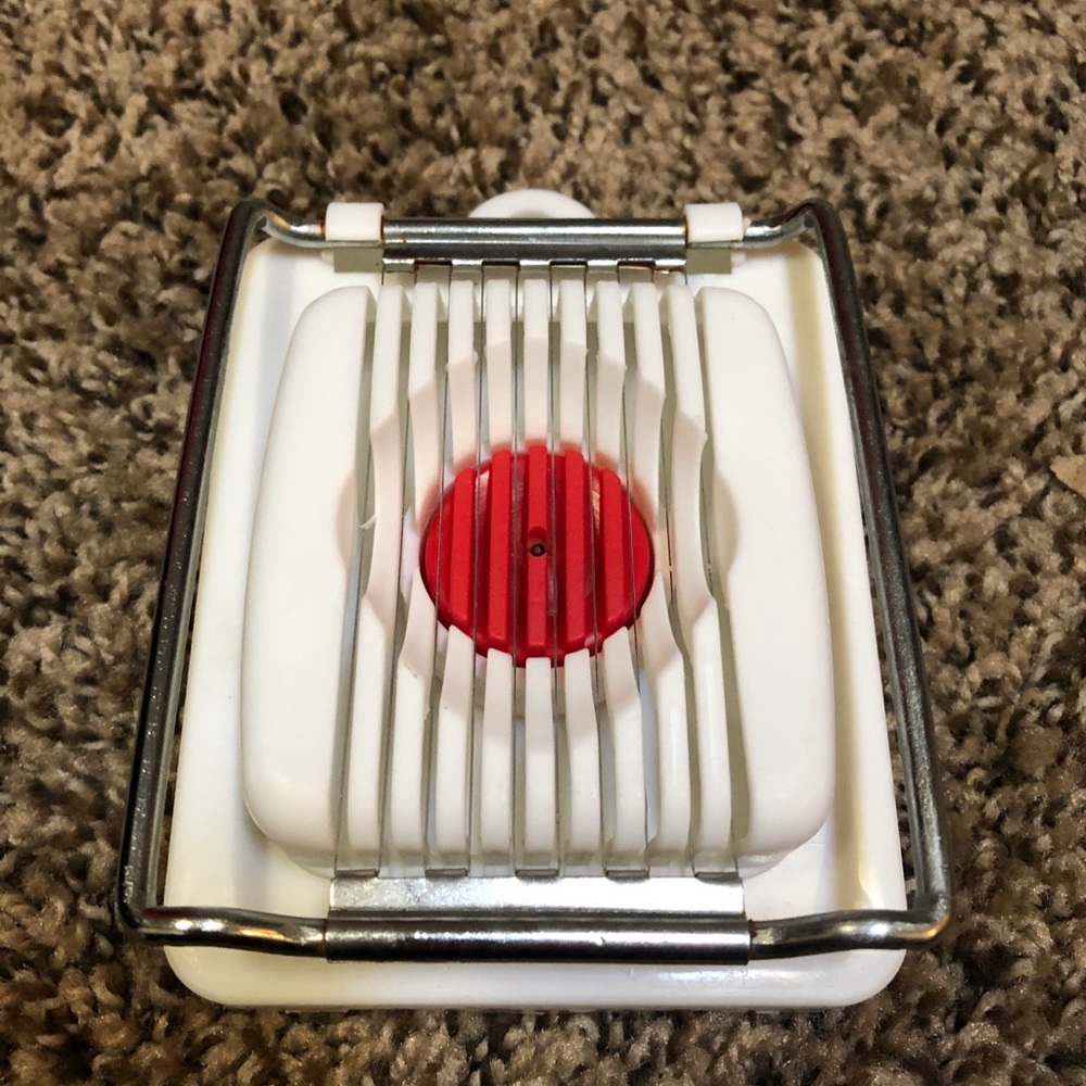 Egg slicer